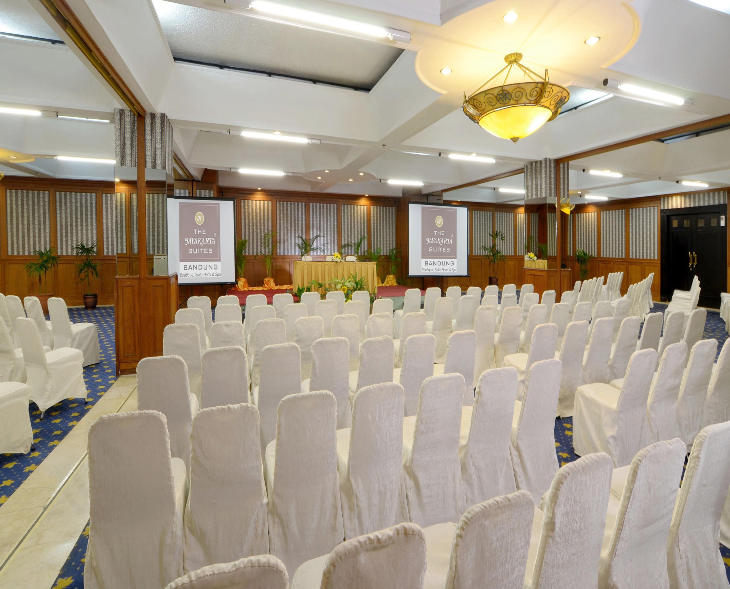 The Jayakarta Suites Bandung Exteriör bild