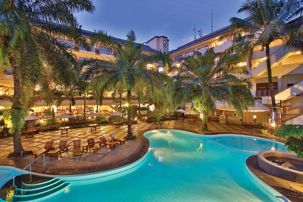 The Jayakarta Suites Bandung Exteriör bild