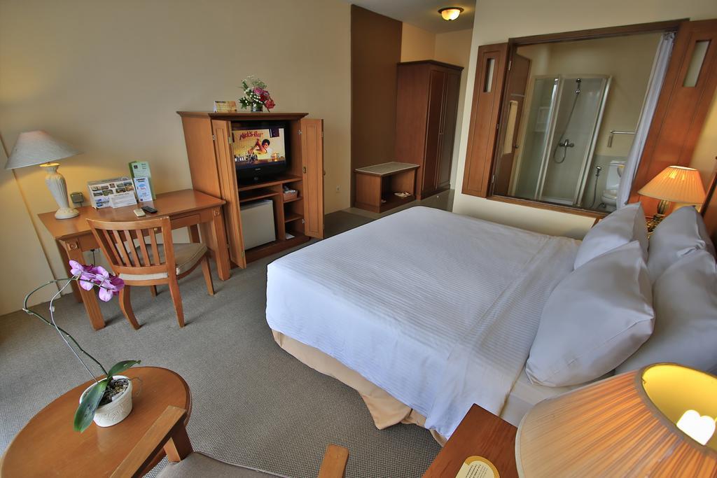 The Jayakarta Suites Bandung Rum bild