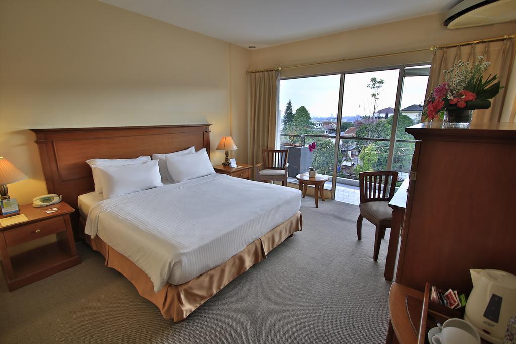 The Jayakarta Suites Bandung Rum bild