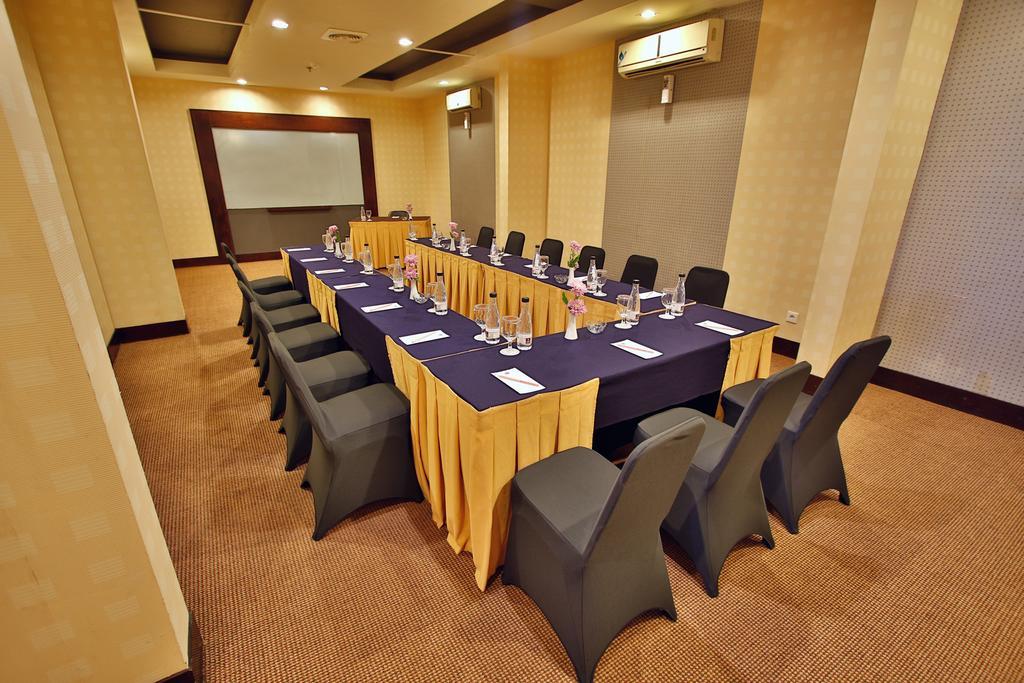 The Jayakarta Suites Bandung Exteriör bild