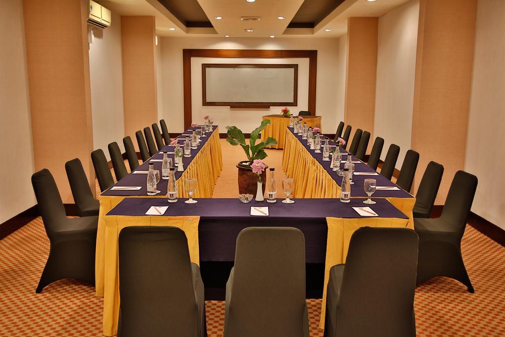 The Jayakarta Suites Bandung Exteriör bild