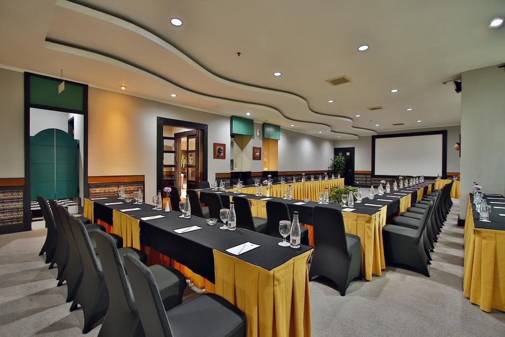 The Jayakarta Suites Bandung Exteriör bild